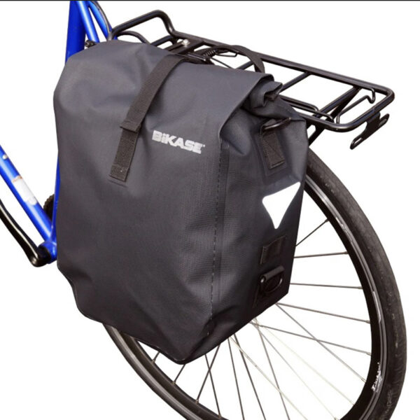 Bikase - Pannier Reggie 2 Dry Bag in use