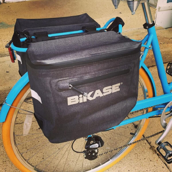 Bikase - Urbanator Dual Messenger Bag in use